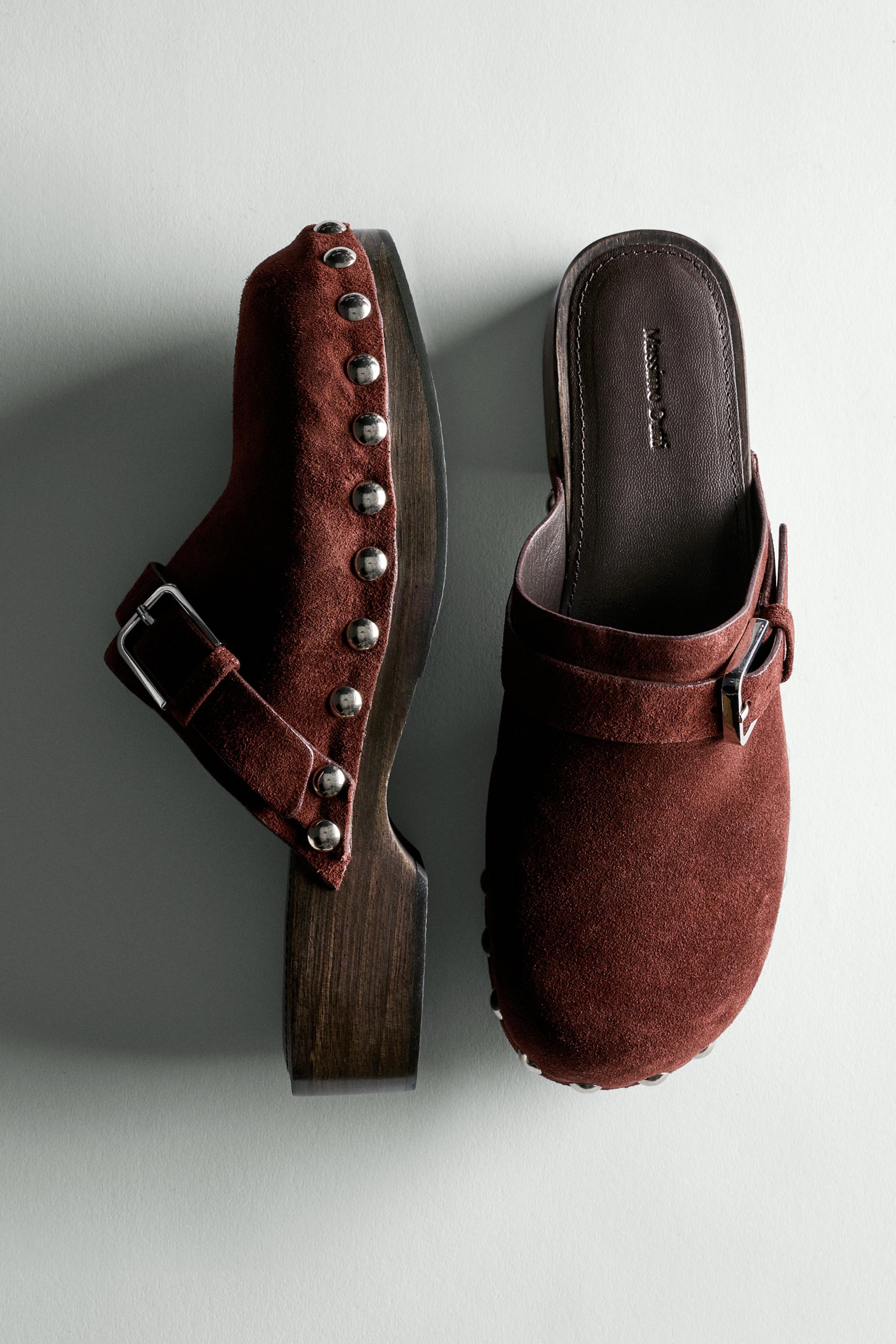 Leather clogs with buckle